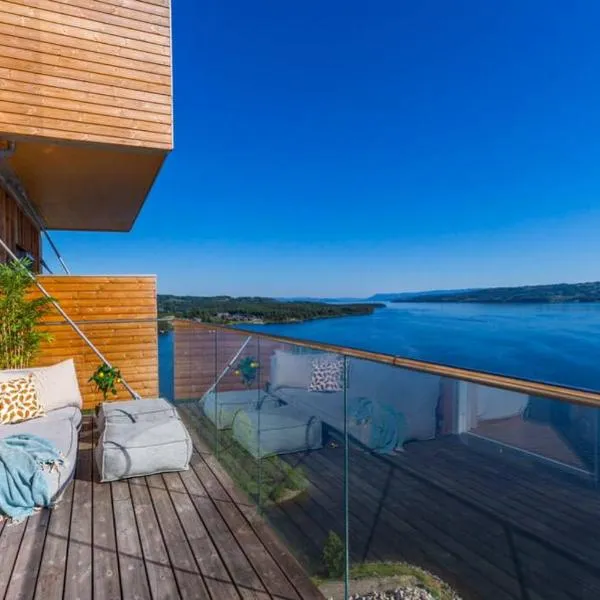 Mjøssuite with lovely view, Hotel in Ringsaker