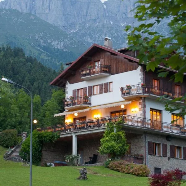 Albergo Ristorante Scanapà, hotel i Castione della Presolana