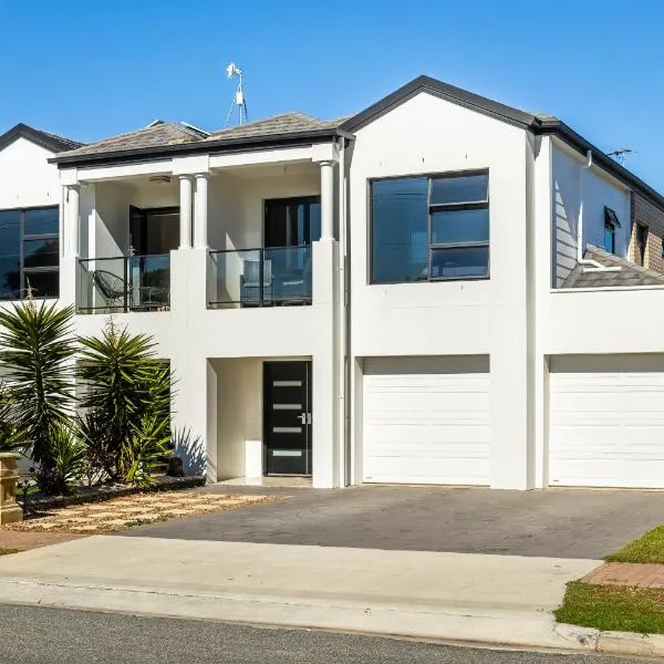 Swainson on 1 Lexington - 200m to Beach!, hotel in Henley Beach