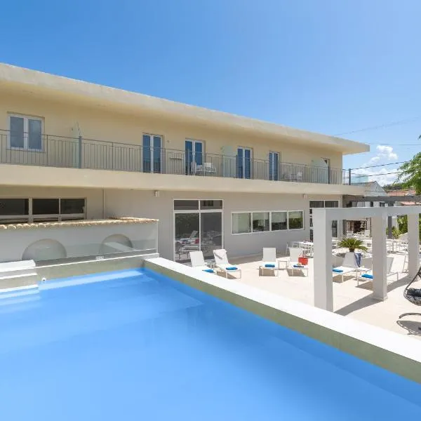 Melina Oasis Boutique Hotel, hotell sihtkohas Kassiopi