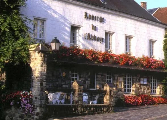 Auberge De L'abbaye, hotel din Signy-lʼAbbaye