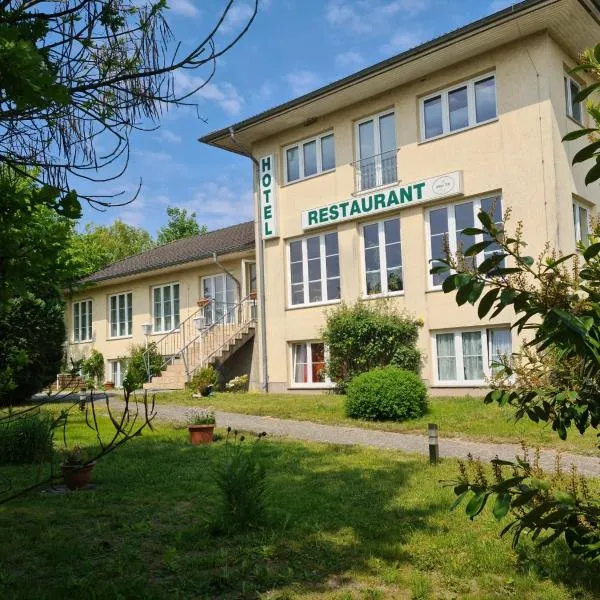 Hotel Restaurant Am Worns Berg, hotel en Broock