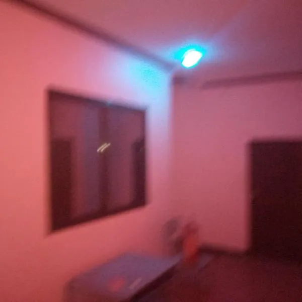 Kicec bar and guest house airport, hotel di Dar es Salaam
