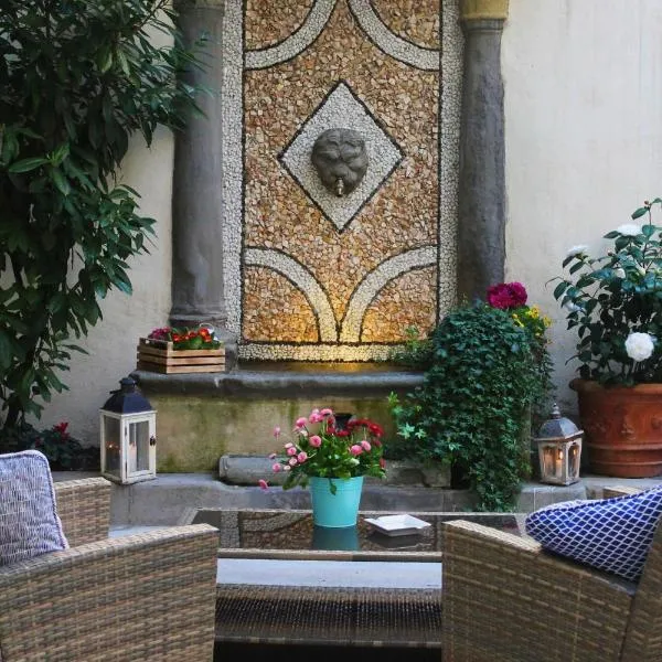 Il Cortile di Elisa & our flats, хотел в Лука