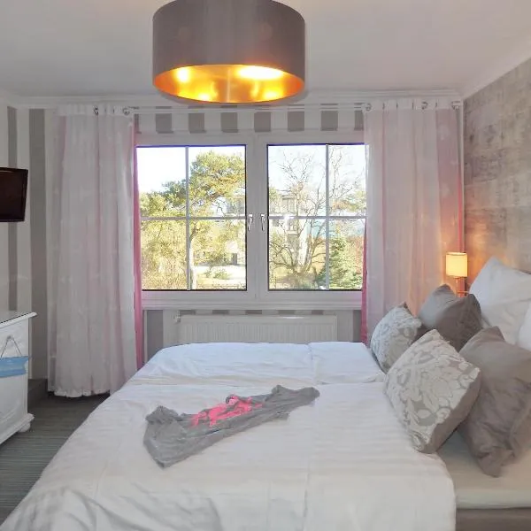 Strandhotel Villa Louisa & Appartementhäuser Villa Josephine und Villa Christine, hotel a Juliusruh