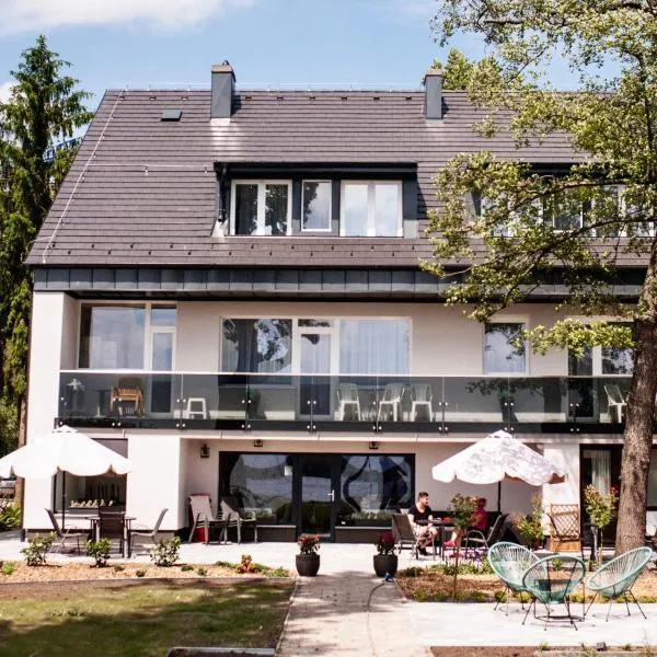 Q-Panzió, hotel in Tata