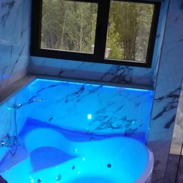 Apartamentos Los Robles, ξενοδοχείο σε Alcalá del Júcar