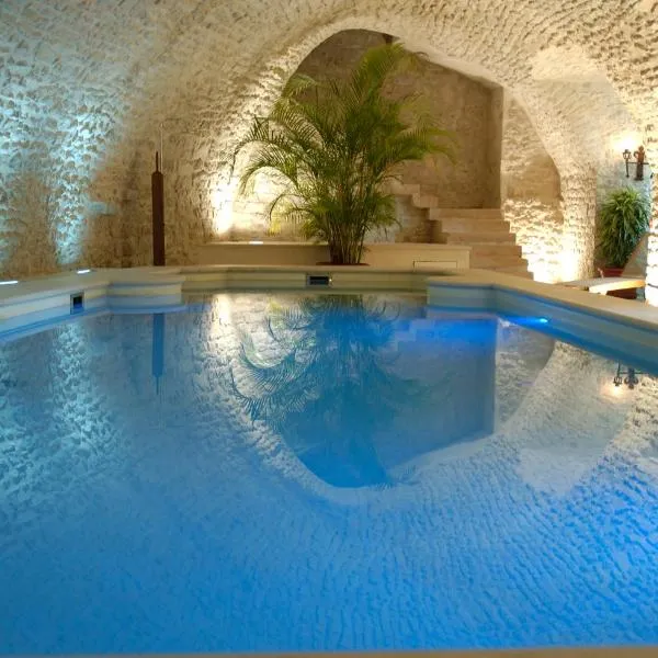 シャトー ド ヴォー ド リュニー（Château de Vault de Lugny）、ヴォー・ド・リュニーのホテル