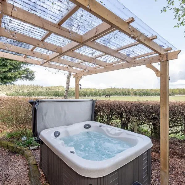 Redlands Country Lodge Apartments with Hot Tubs, hotel in Ladybank