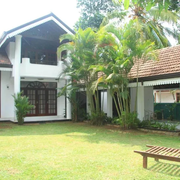 Villa Taprobane, hotel v Negombu