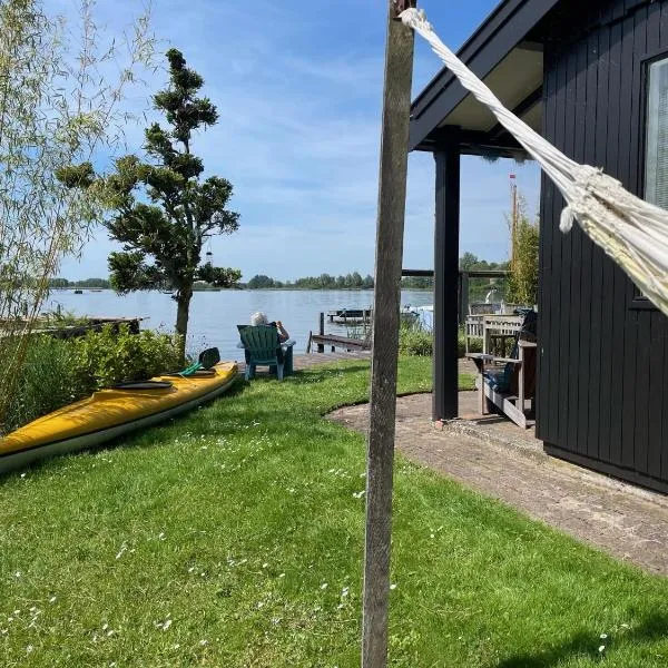 The Outpost Lakehouse- enjoy our house at Reeuwijkse Plassen - near Gouda, hotel in Reeuwijk