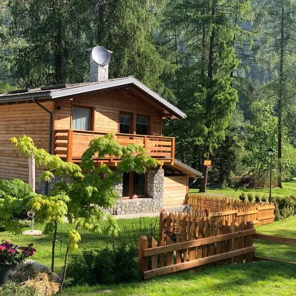 I Larici Camping Lodge、オッサーナのホテル