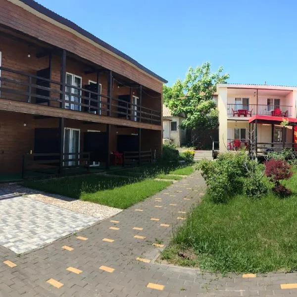 apartamienty "Pozitiv"、カロリノ・ブハスのホテル
