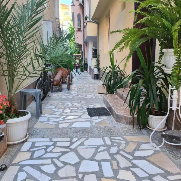 Guest Rooms Kostovi, hotel in Nesebar