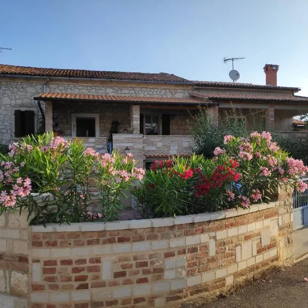 Apartmani Memić 100 m do plaže, APARTMENTS MEMIĆ ONLY 100M FROM BEACH, Hotel in Poreč