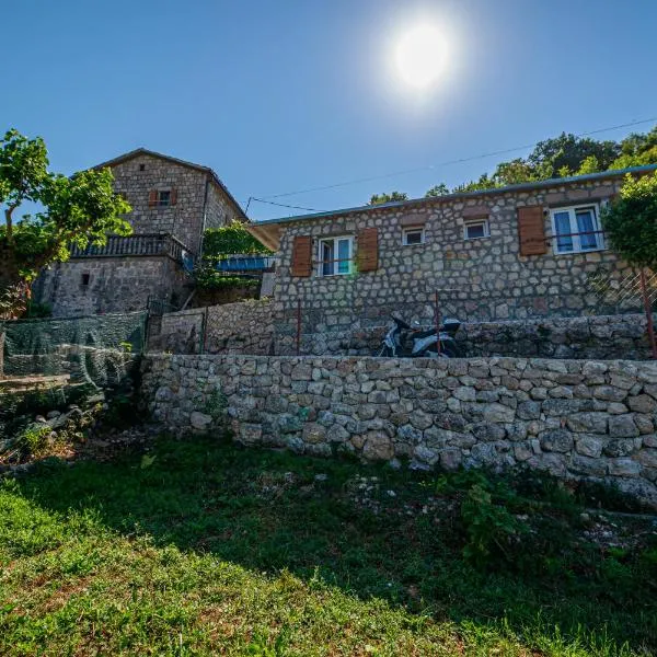 Ethno house OSOBAK، فندق في فيربازار