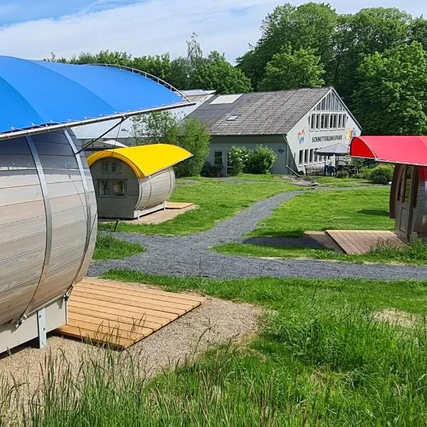 Schlaffässer am Schmetterlingspark, hotel v destinaci Uslar