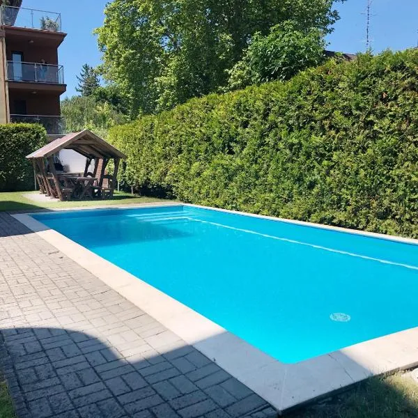 Dóra apartman, hotel in Siófok