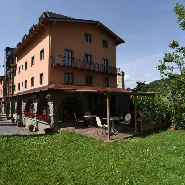 Albergo Bucaneve, hotel in Pievepelago