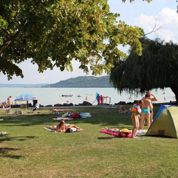 Happy Camp mobile homes in BalatonTourist Füred Camping & Bungalows, ξενοδοχείο σε Balatonfüred