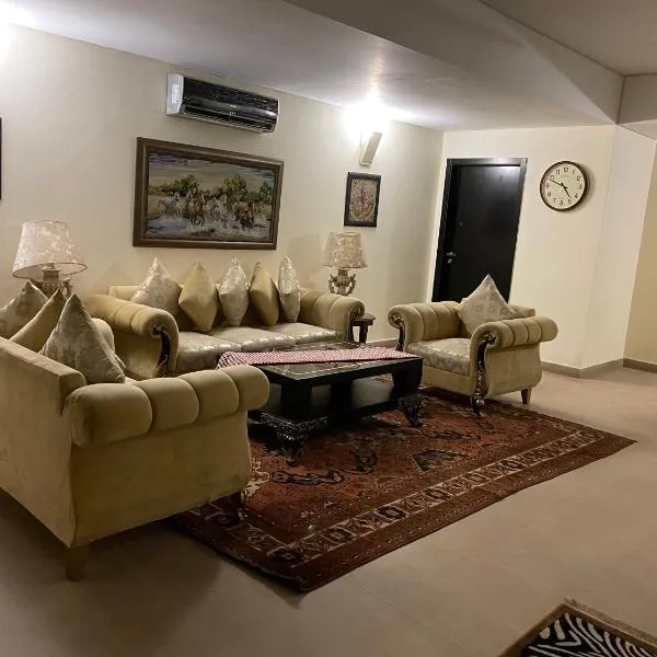 Royal Two Bed Room Luxury Apartment Gulberg, hotel in Lahore
