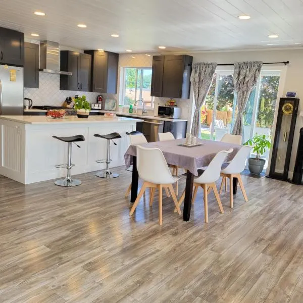 JoyVeal’s Homey Place, hotel en Sechelt