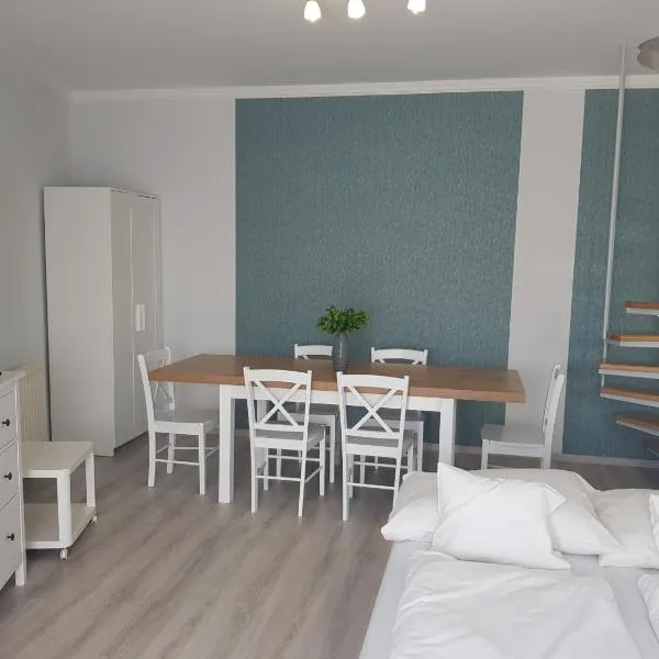 Zoli Apartmanok-Adri Kölcsey 32, ξενοδοχείο σε Hajdúszoboszló