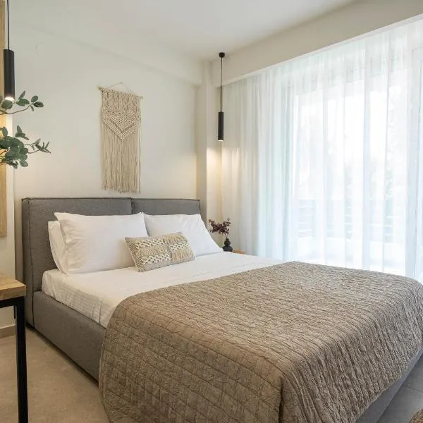 Aelia Seaside Luxury Suites, hotel in Néa Karváli