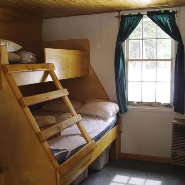 HI Mosquito Creek - Wilderness Hostel, hotel v destinaci Lake Louise