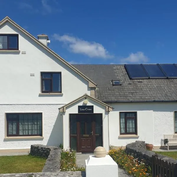 Lios Éinne House Accommodation, hótel í Inis Oírr