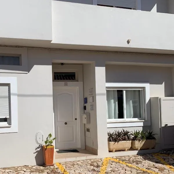 Casa da Aldeia - Guest House, hotel em Odiáxere