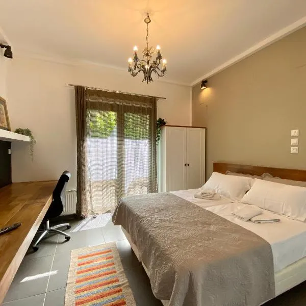 Small Gem Studio Athens, next to metro nomismatokopeio, ξενοδοχείο στην Αθήνα