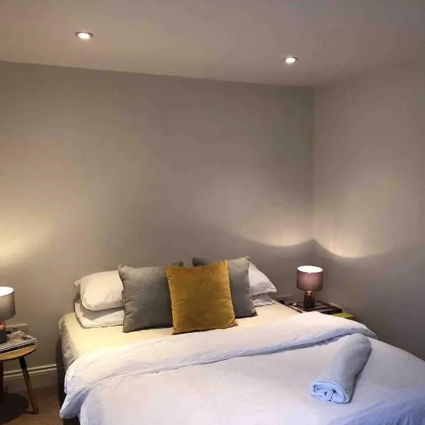 Central London Charming Camden Split Level Home, hotel in London