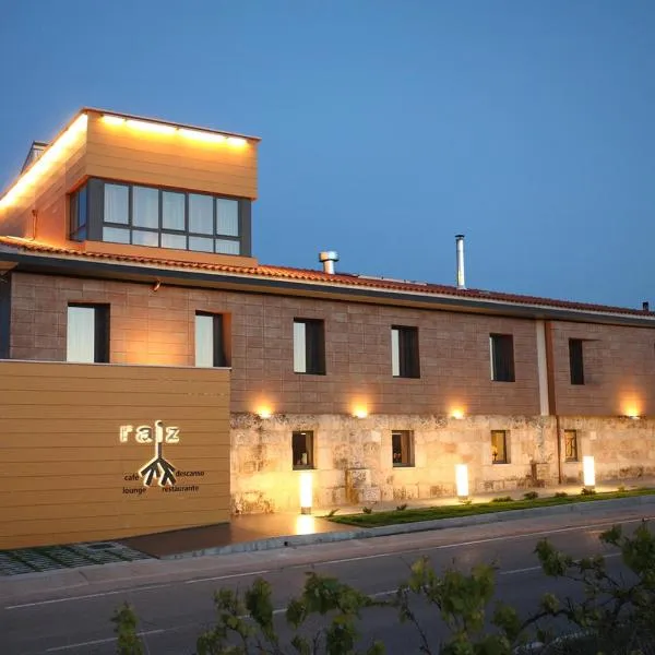 Hotel Raíz、Roaのホテル