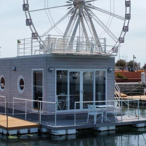 House Boat Rimini Resort, hotel in Rimini