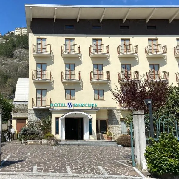 Hotel Mercure, hotel v destinaci Castelluccio Inferiore