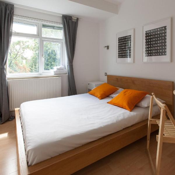 Tooting Rooms & Studio by PrimeCityHosts, London