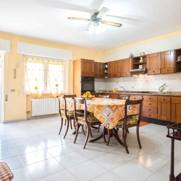 Independent Villa Located a few Minutes Walk From the Beach in Quiet Area, Palermo