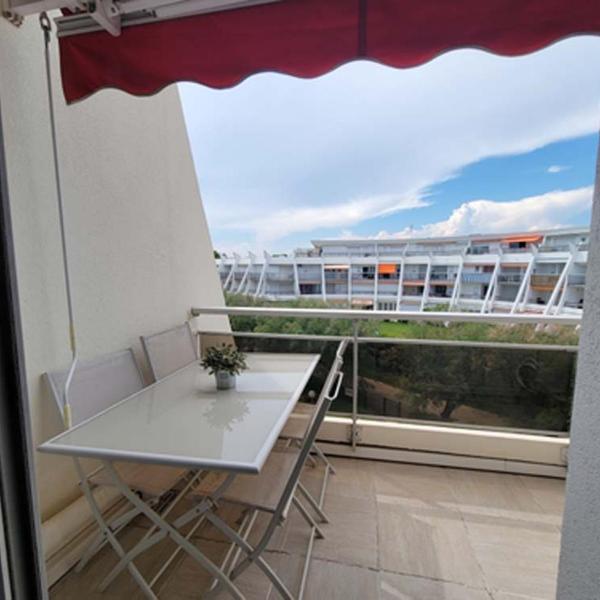 Studio cabine climatisé avec parking au Couchant