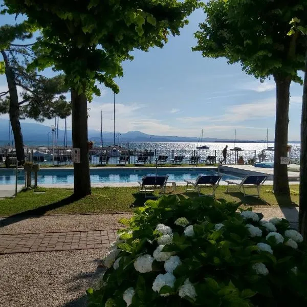 Villaggio Turistico dei Tigli, hotel in Padenghe sul Garda