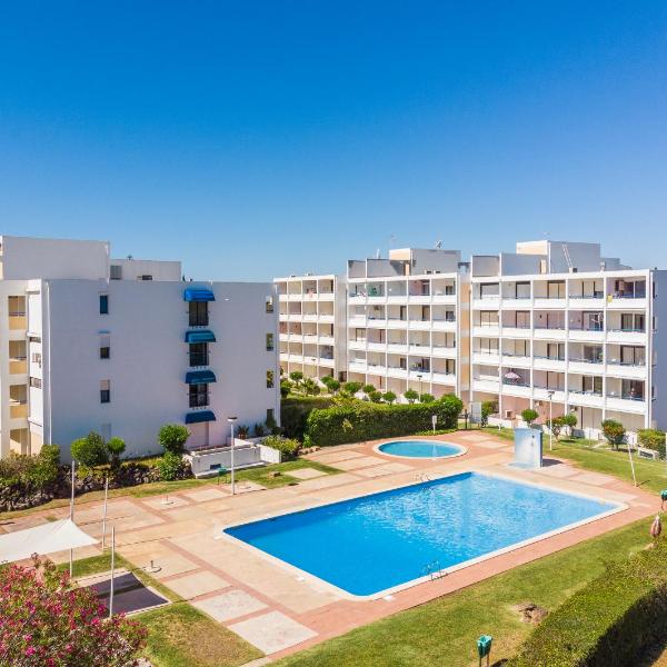 Pé do Lago 1 Bedroom Apartment with Pool