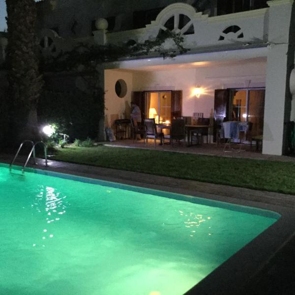 Beautiful 2-Bed Villa in Quinta do Lago with Pool