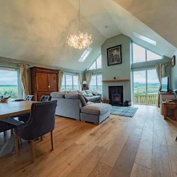 8 Person-Luxury-FamilyFriendly-PetFriendly-Hot Tub, hotel in Hawick