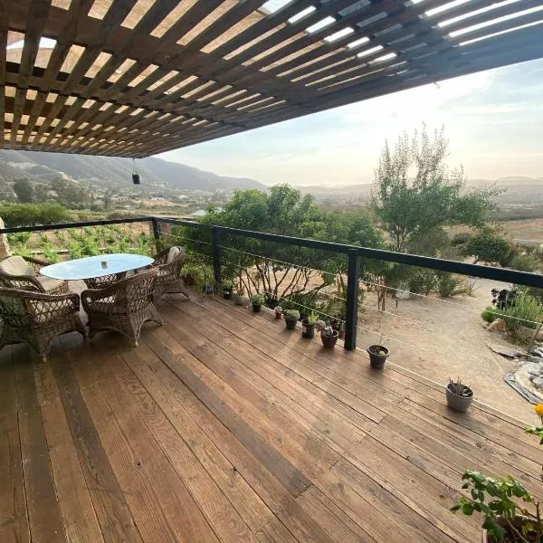 Chalet Nativo - Fabulous Terrace & Vineyard, Hotel in Valle de Guadalupe