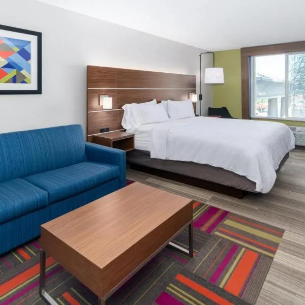 Holiday Inn Express & Suites Dinuba West by IHG, hotel en Dinuba