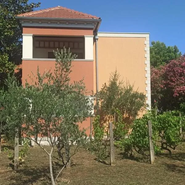 Apartments Rolovina, מלון בטיווט