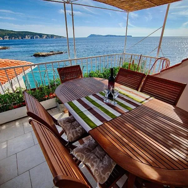 Mira Sea Front Guesthouse, hotel in Komiža