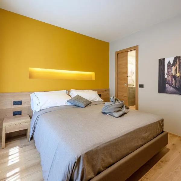 SANMARTINO SUITE, ξενοδοχείο σε Tirano