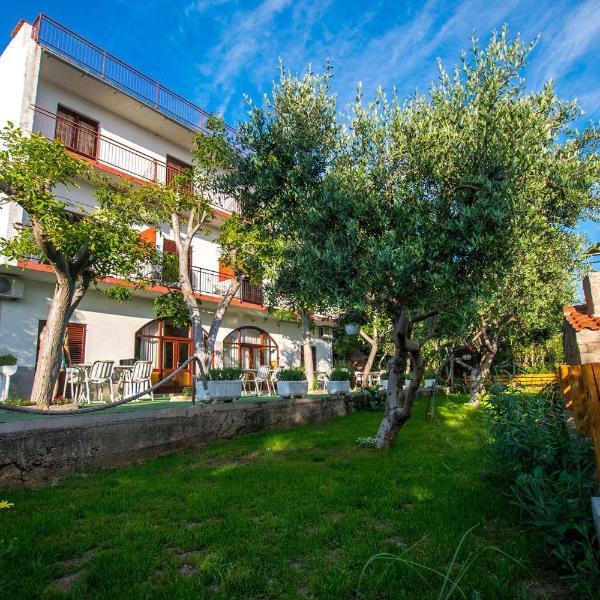 Apartments in Starigrad-Paklenica 6841