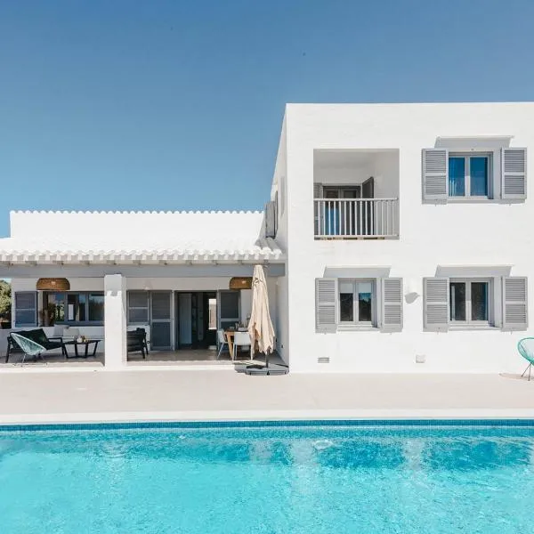 Villa Bini Maria à Binibeca - 10 couchages - vue mer, hotel en Sant Lluis